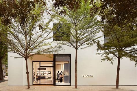 Chanel Unveils A New Boutique In Miami Design District .